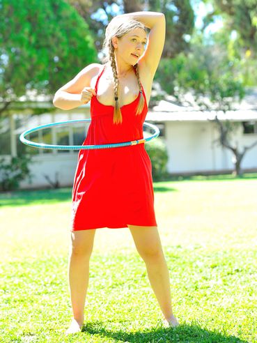 Aurielee Summers Is A Total Cutie And She Is Hula-Hooping Outside And Getting Nude