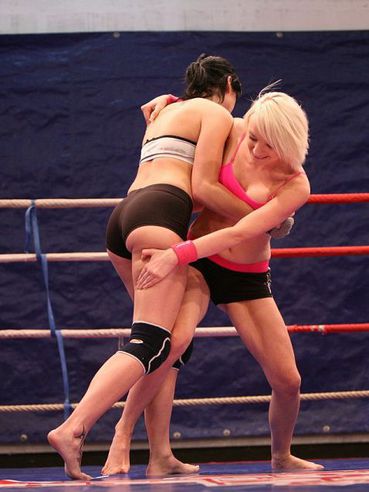 Lucy Bell And Paige Fox Having A Spectacular Lesbians Scene Together As They Fuck In The Ring