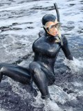 Kinky Model Bianca Beauchamp In Skin Tight Black Latex Outfit Is Ready For Diving