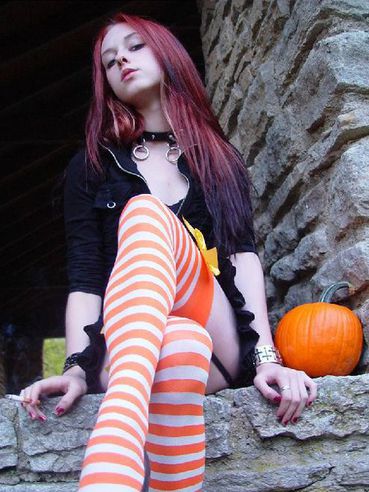 Liz Vicious Is A Naughty Pumpkin Girl Who Loves Spreading Her White Thighs And Showing Off Her C